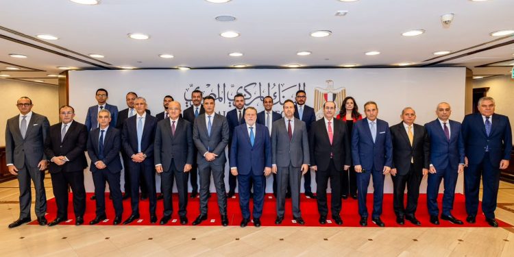 محافظ البنك المركزي ووزير الصناعة يطلقان صندوق إعادة هيكلة المصانع المتعثرة برأسمال مليار جنيه