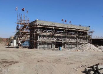 نائب وزيرة الإسكان يتفقد مشروع مأخذ وخطوط نقل المياه العكرة من نهر النيل إلى العاصمة الجديدة