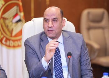 وزارة العمل تصدر 5 قرارات تنفيذية لتعزيز منظومة السلامة والصحة المهنية وتأمين بيئة العمل