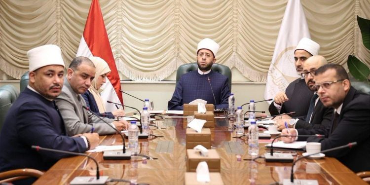 وزير الأوقاف يلتقي المشرفات من الواعظات عبر تقنية الاتصال المرئي لمتابعة العمل الدعوي