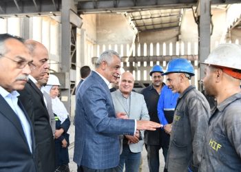 وزير الإنتاج الحربي يتابع كفاءة التشغيل ومعدلات الإنتاج بشركة حلوان للمسبوكات