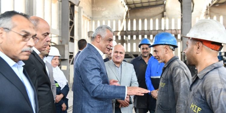وزير الإنتاج الحربي يتابع كفاءة التشغيل ومعدلات الإنتاج بشركة حلوان للمسبوكات