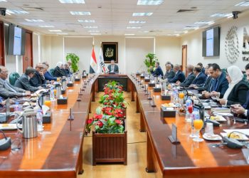 وزير الاتصالات يجتمع بأعضاء لجنة صناعة الاتصالات بالجهاز القومي لتنظيم الاتصالات