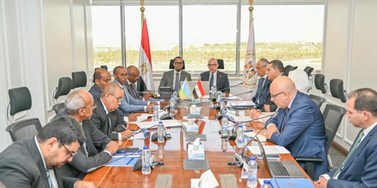 وزير الاستثمار ونظيره الجيبوتي يوقعان بروتوكول الاتفاق الإطاري لتعزيز التعاون الاستثماري والتجاري
