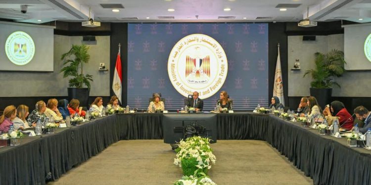 وزير الاستثمار يبحث مع مجلس سيدات الأعمال العرب تعزيز الاستثمارات العربية وتمكين المرأة اقتصاديًا