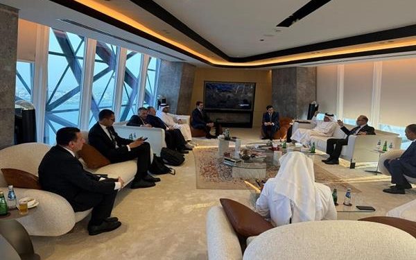 وزير الاستثمار يبحث مع مجموعة المانع القابضة القطرية تعزيز استثماراتها في مصر