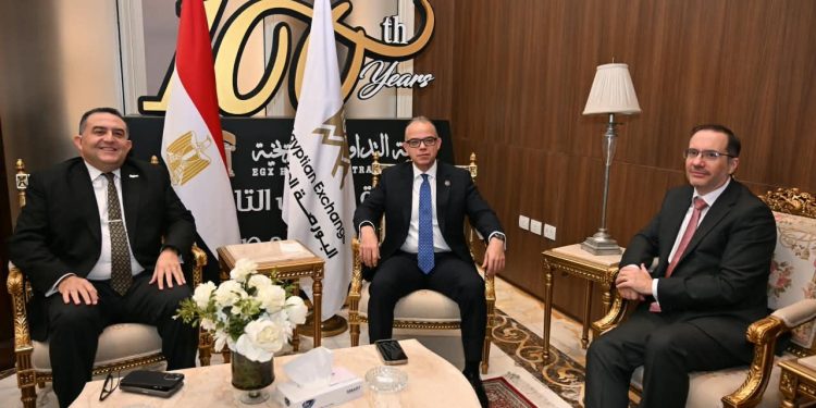 وزير الاستثمار يفتتح جلسة التداول بالبورصة المصرية احتفالا بالأسبوع العالمي للمستثمر