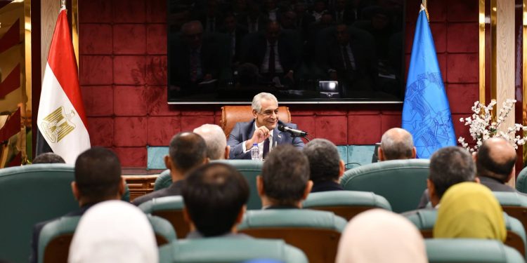 وزير الإنتاج الحربي: تعميق التصنيع المحلي وتوطين التكنولوجيا ركيزة أساسية لتأمين احتياجات الدولة