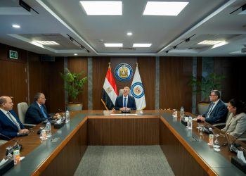 وزير البترول يتابع مع المجلس التنفيذي لهيئة البترول خطط زيادة الإنتاج وتأمين الإمدادات ورفع كفاءة الأداء