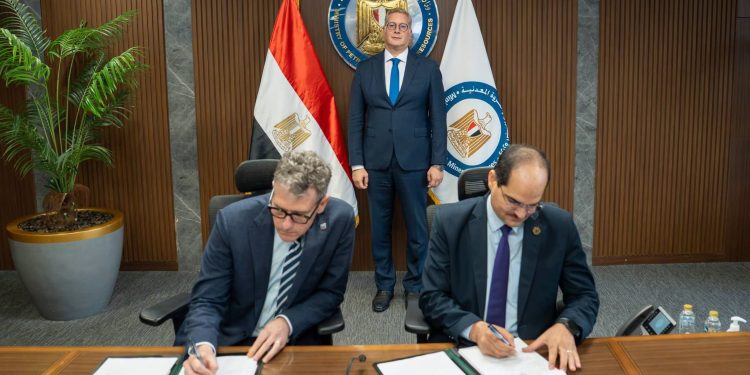وزير البترول يشهد توقيع اتفاقية مع «شيفرون» للبحث عن الغاز والزيت في البحر المتوسط باستثمارات 88 مليون دولار