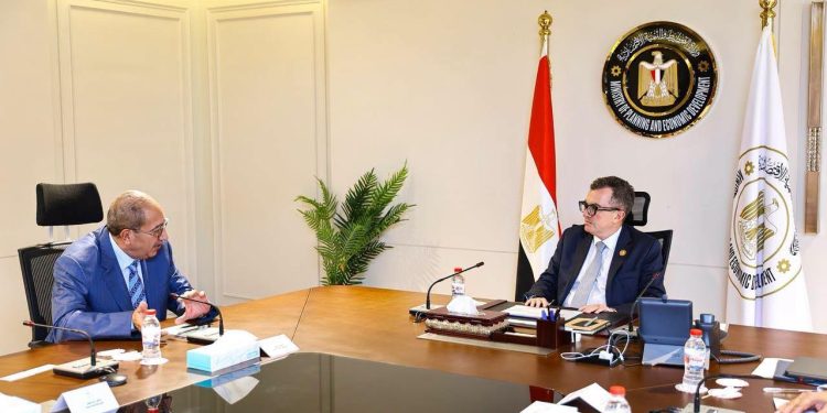 وزير التخطيط يبحث مع «إسلسكا» تجديد الشراكة لتأهيل وتطوير مهارات الكوادر الحكومية