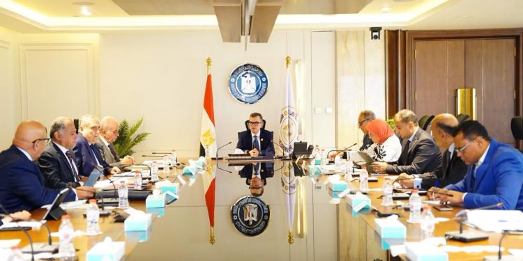 وزير التخطيط يترأس اجتماعًا لبحث الاستغلال الأمثل لأصول بنك الاستثمار القومي الناتجة عن تسوية التشابكات المالية