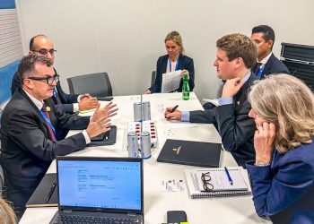 وزير التخطيط يواصل لقاءاته المكثفة خلال مشاركته في اجتماعات صندوق النقد والبنك الدوليين في بانكوك