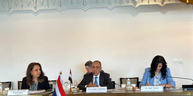 وزير الخارجية يلتقي رئيس وأعضاء مجموعة الصداقة البرلمانية التايلاندية–المصرية
