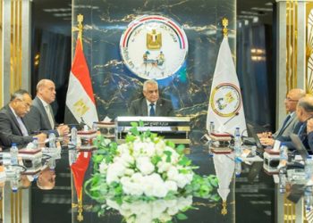 وزير الدولة الانتاج الحربي يتابع الموقف التنفيذي لمشروعات “حياة كريمة”.. ويوجّه بالعمل على سرعة الانتهاء منها وفقًا لأعلى المعايير