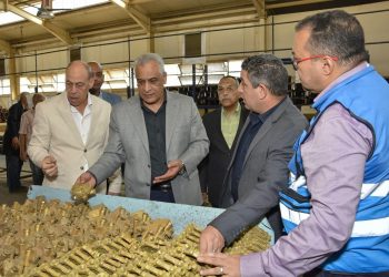 رسائل حاسمة من وزير الدولة للإنتاج الحربي للعاملين في “حلوان للأجهزة المعدنية”