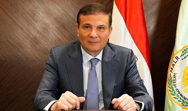 وزير الزراعة يتلقى تقريراً حول جهود قطاع الخدمات الزراعية خلال سبتمبر.. استعدادات للموسم الشتوي