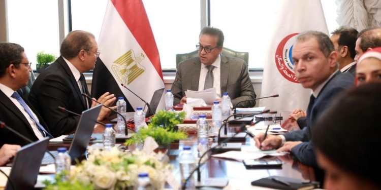 وزير الصحة يعقد اجتماعًا لمتابعة التقرير السنوي للهيئة العامة للاعتماد والرقابة الصحية عن العام المالي 2025 /2026