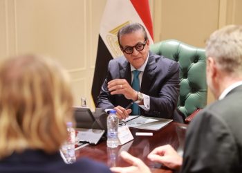 وزير الصحة يبحث مع ممثلي “سانوفي” تعزيز التعاون والتوسع في الفرص الاستثمارية بقطاع الدواء