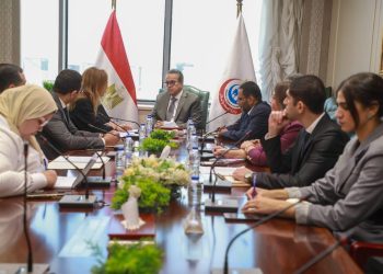 وزير الصحة يبحث مع وفد الأمانة العامة لجامعة الدول العربية سبل تعزيز التعاون الصحي العربي المشترك
