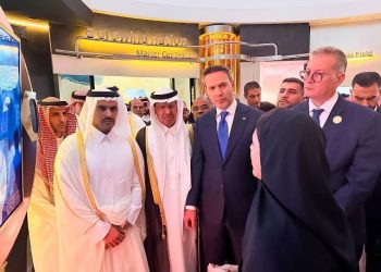 وزير الطاقة السعودي ووزيرا البترول والكهرباء يتفقدون جناح قطاع البترول المصري