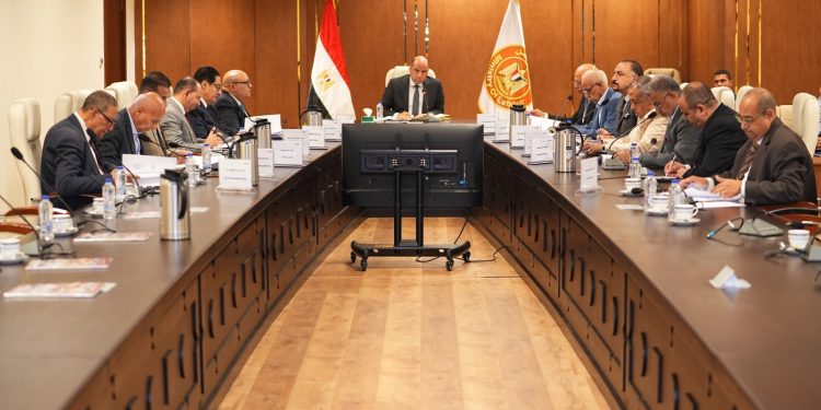 وزير العمل: 2.608 مليار جنيه إعانات طوارئ للعمال في 3999 منشأة منذ بدء نشاط “الصندوق