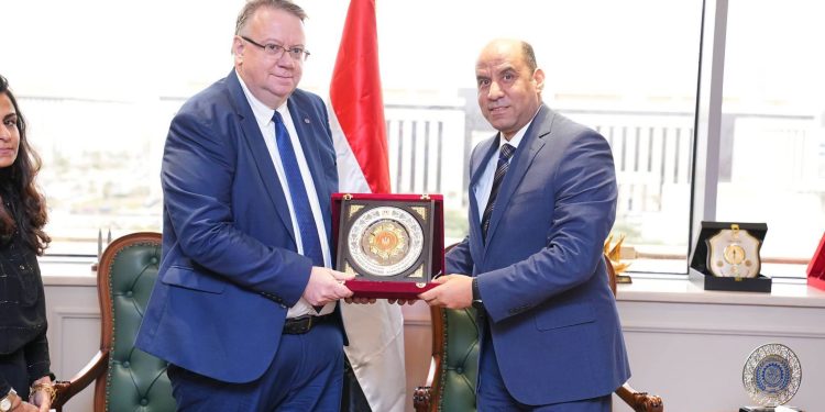 وزير العمل لإيريك أوشلان في ختام مهمته مديرًا لمكتب منظمة العمل الدولية بالقاهرة: مصر ترحب بكم