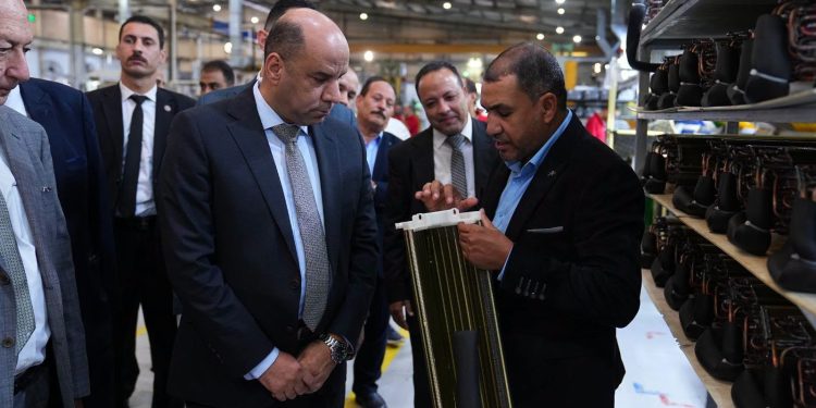 وزير العمل وسط عمال “فريش إليكتريك”: كل الدعم والحماية لكم تنفيذًا لتوجيهات الرئيس السيسي