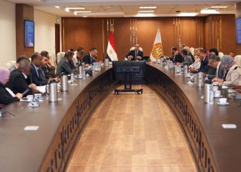 وزير العمل يبحث تعديلات قانون المنظمات النقابية العمالية وتشكيل لجان متخصصة لتعزيز الحوار الاجتماعي