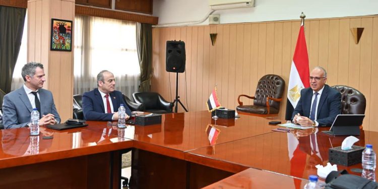 وزير الري تنفيذ أنشطة لمواجهة ندرة المياه وتحسين الإنتاج الزراعي بمحافظتي قنا وكفر الشيخ