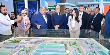 وزيرا الإسكان والري يتفقدان أجنحة الشركات المشاركة ويطلعان على أحدث تكنولوجيات المياه والصرف الصحي