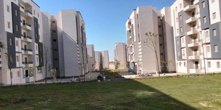 وزيرة الإسكان تتابع موقف تنفيذ مشروعات المرافق والإسكان والتنمية بالمدن الجديدة في صعيد مصر