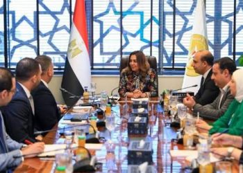 وزيرة التنمية المحلية تبحث مع إحدى شركات القطاع الخاص أحدث الحلول والتطبيقات الرقمية لدعم تنفيذ المنظومة