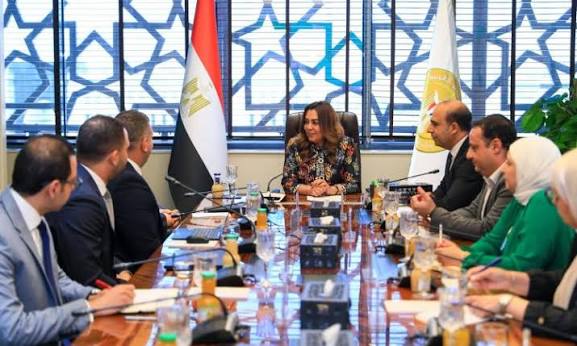 وزيرة التنمية المحلية تبحث مع إحدى شركات القطاع الخاص أحدث الحلول والتطبيقات الرقمية لدعم تنفيذ المنظومة