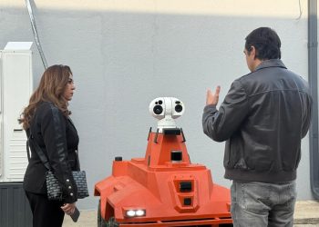 وزيرة التنمية المحلية تتفقد شركة «أريج إنيرجيا» للاطلاع على أحدث تقنيات الذكاء الاصطناعي