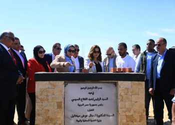 وزيرة التنمية المحلية ومحافظ الوادي الجديد تضعان حجر أساس للمجمع الرائد لصناعات التمور بواحة الشوربجي
