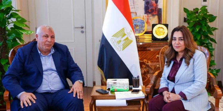 وزيرتا التنمية المحلية والبيئة تتابعان مع محافظ مطروح تنفيذ الخطة الاستثمارية وتطوير منظومة النظافة