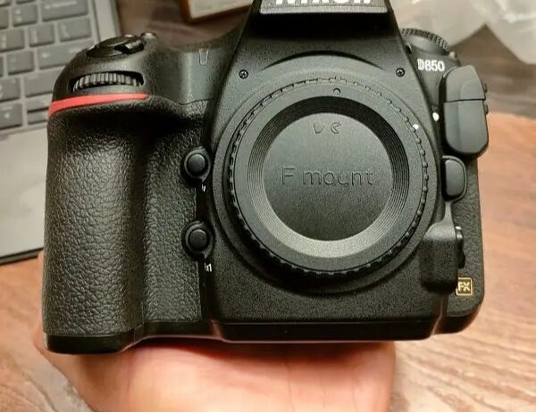 بودى نيكون nikon d850 حاله نادره لقطة بالبوكس كامل