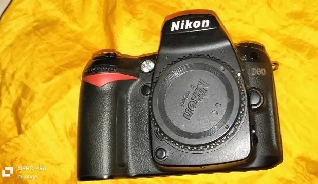 كاميرا Nikon D90 بحالة جيدة جداً