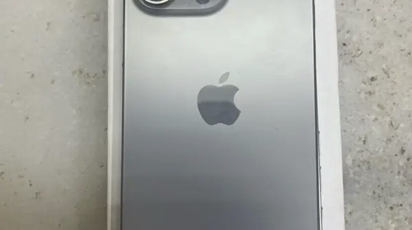 iPhone 15 pro max بحالة الزيرو