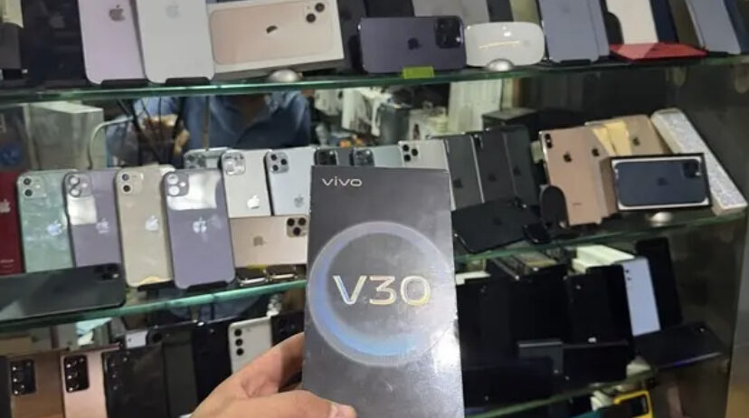 VIVO V30 جديد متبرشم