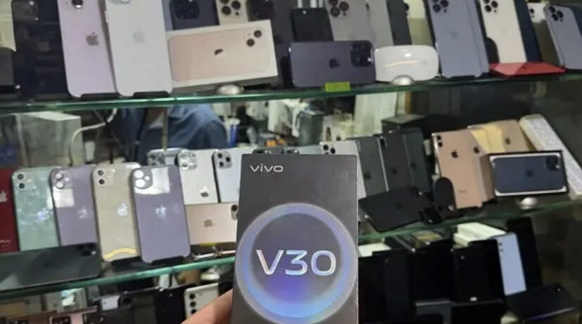 VIVO V30 جديد متبرشم