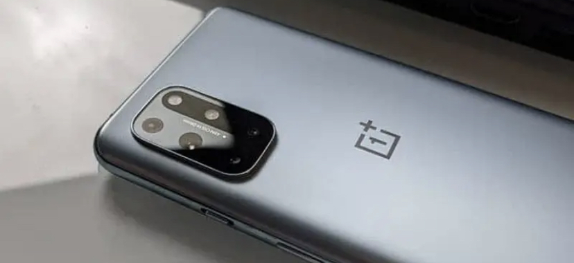 OnePlus 8t مستعمل بحاله ممتازه