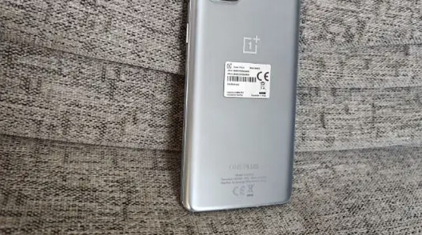 OnePlus 8t مستعمل بحاله ممتازه